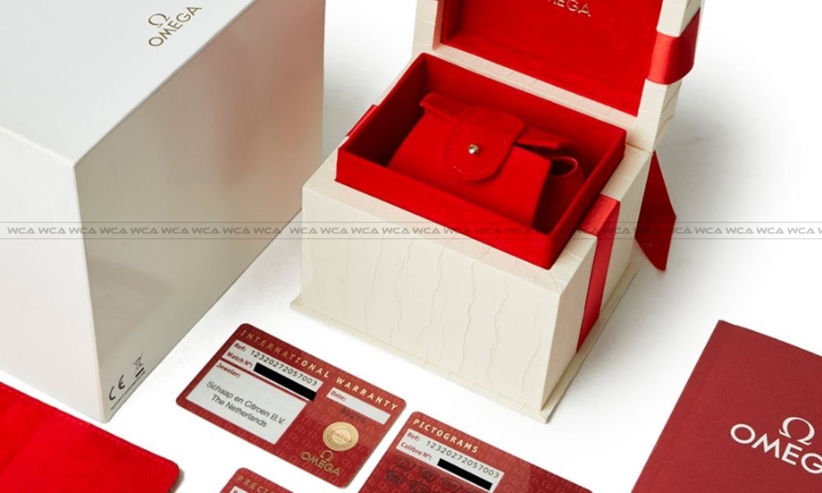 Cách phân biệt đồng hồ Omega thật và giả đơn giản và chính xác 1 Bộ phụ kiện thường gồm hộp đựng, thẻ bảo hành, thẻ thông tin sản phẩm và giấy tờ khác