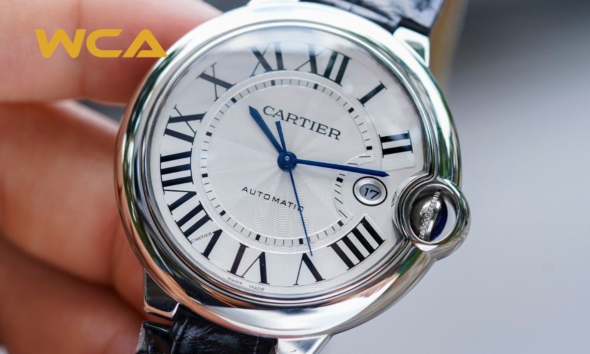 Cách nhận biết đồng hồ Cartier chính hãng nhanh chóng 1 Mặt số Cartier chính hãng có độ hoàn thiện tinh xảo, các chi tiết được chế tác sắc nét và cân đối
